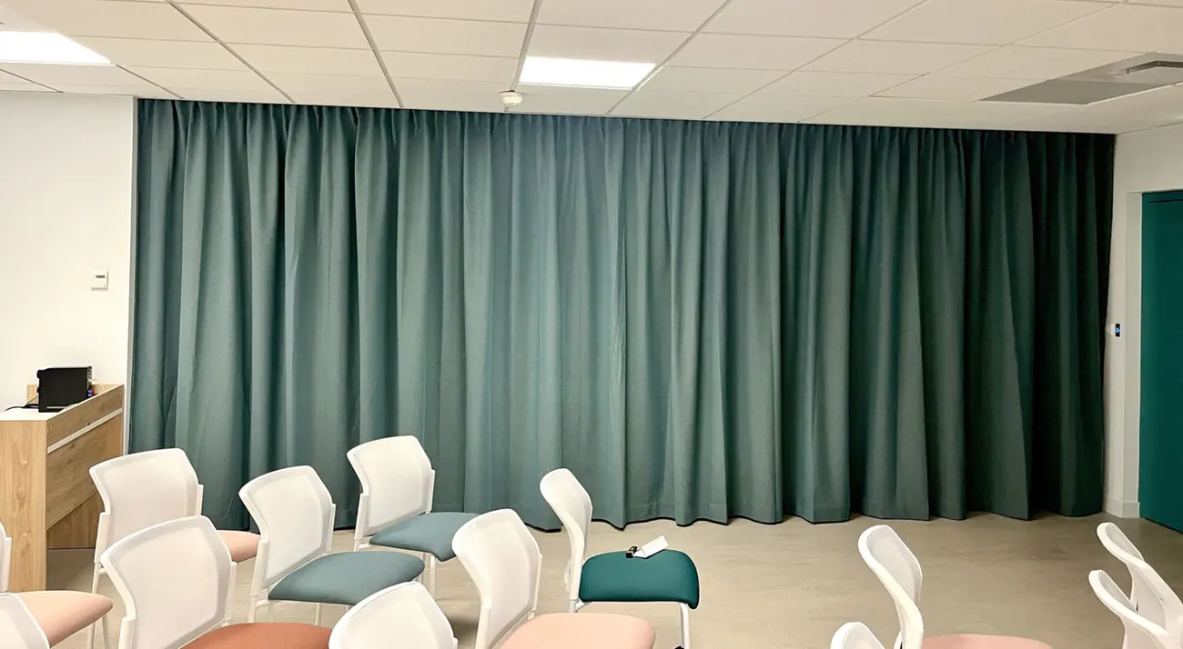Stores et rideaux destinés aux professionnels