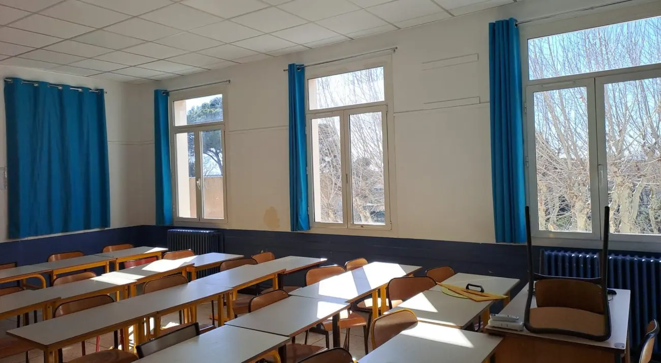 Quels stores et rideaux choisir pour équiper les fenêtres de votre lycée ? 