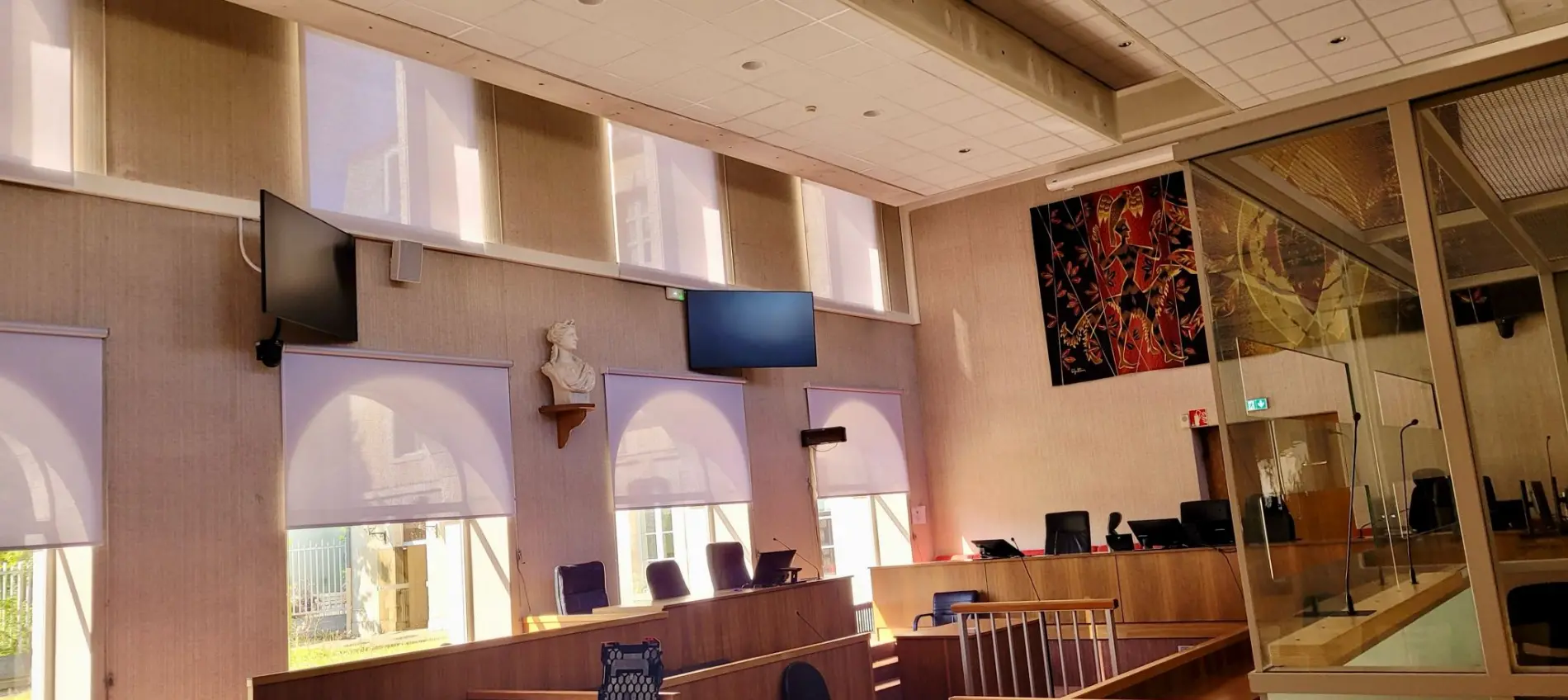 Quels stores ou rideaux choisir pour équiper les fenêtres d’une mairie ? 