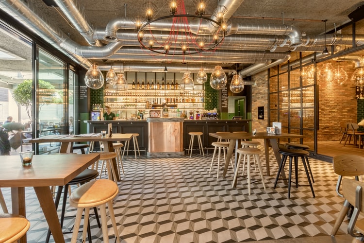 Stores et rideaux M1 pour restaurant d'un hotel