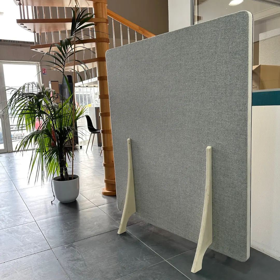 Cloison acoustique sur pieds hall d'entrée gris