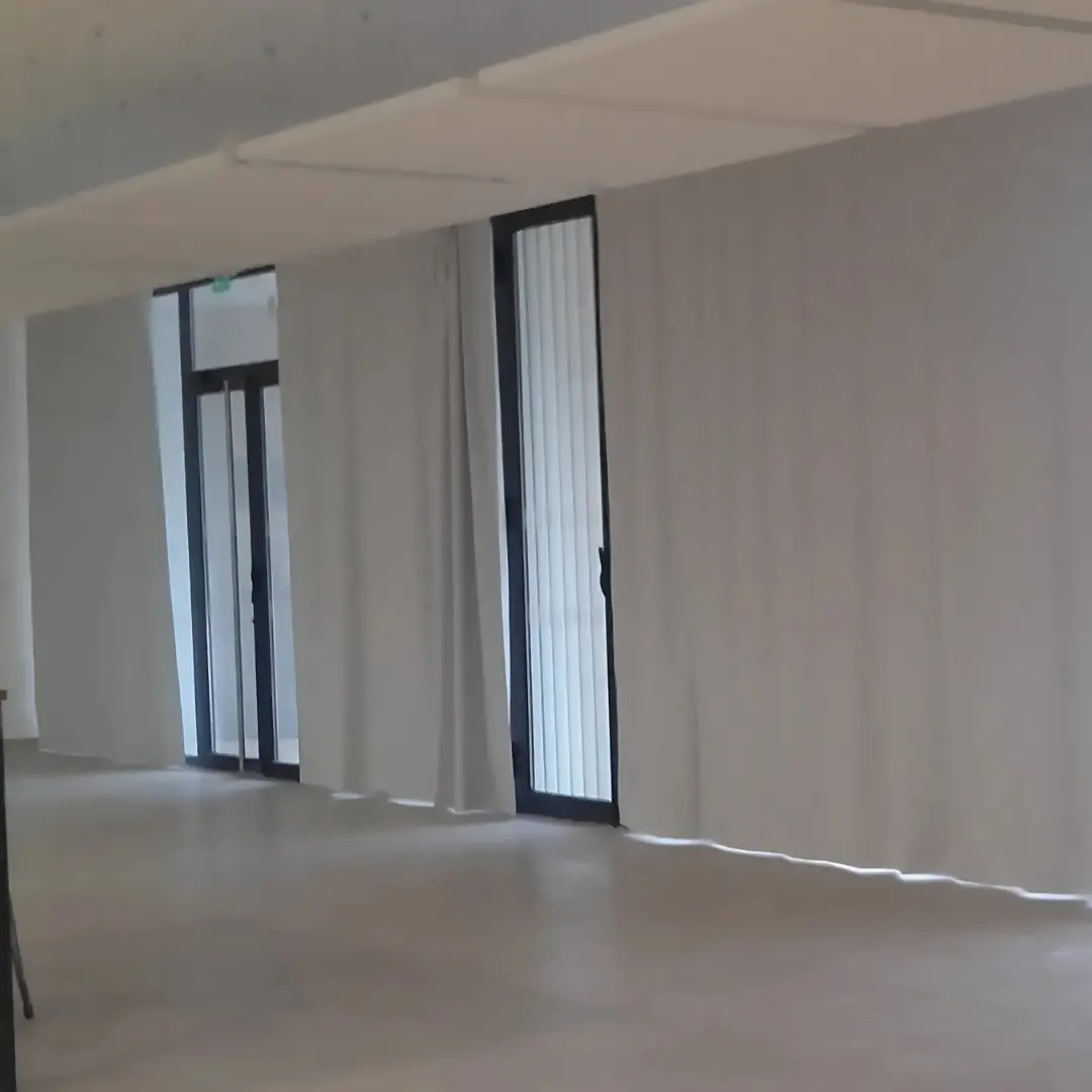 Rideaux occultants gris - Salle d'entrée