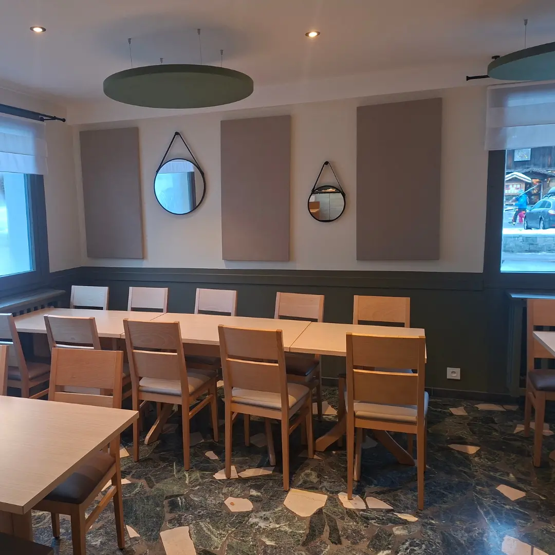 Panneaux acoustiques muraux salle restauration