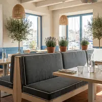 Coussin-banquette-sur-mesure-interieur---Restaurant.webp